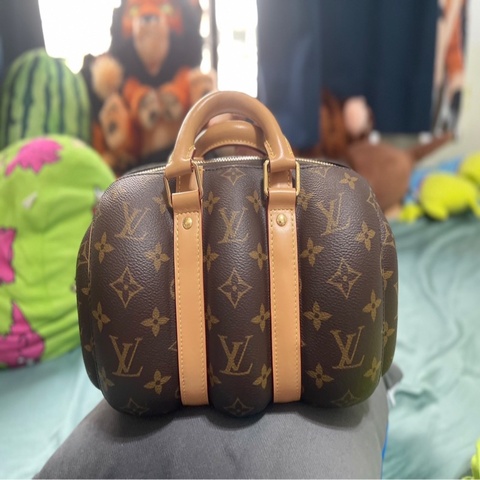 LV  Keepall Bandouliere