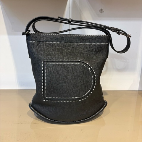 Delvaux 黑牛皮Pin Daily MM水桶包