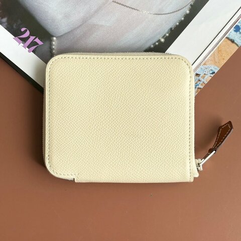 ::HERMES:: Z刻 絲巾短夾 奶昔白色內裡甜點圖樣拉鍊短夾