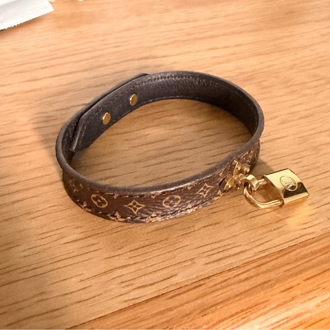 Louis Vuitton 皮革手鍊 19