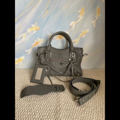 Balenciaga巴黎世家機車包 mini款 灰色。