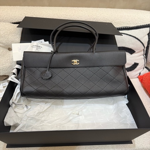 Chanel/香奈兒26S 新款法棍包中號 黑金手提肩背包