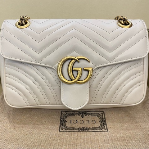 Gucci古馳GGMarmont馬蒙26系列淺灰色斜挎包