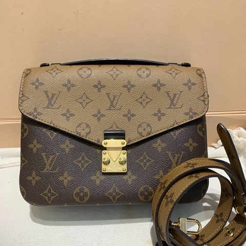 閒置新LV/路易威登 Pochette Metis拼色郵差包 芯片款 尺寸：25×19×7cm