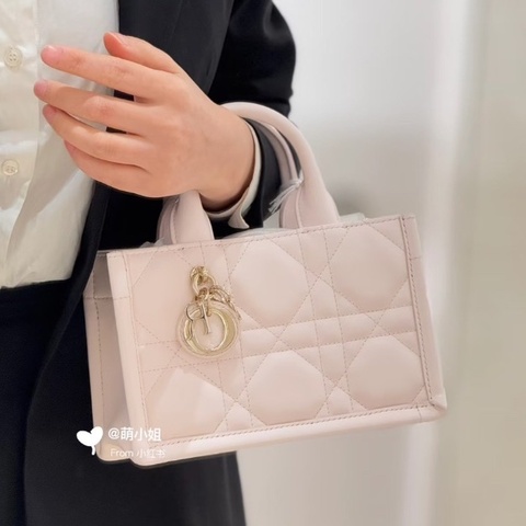 全新閒置🌸#Dior #托特 #迷你櫻花粉金扣 #全配有購證