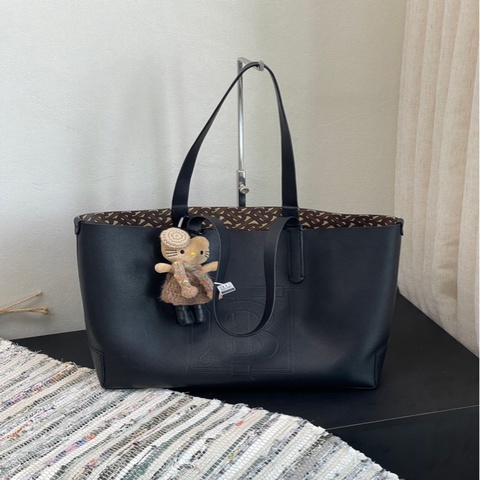 Burberry巴寶莉TB徽章tote手提腋下托特包