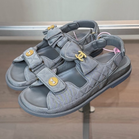 99新CHANEL/香奈兒 大象灰金幣魔術貼沙灘涼鞋 原盒 尺碼/38.5 已貼底