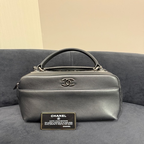 Chanel 小牛皮保齡球托特包