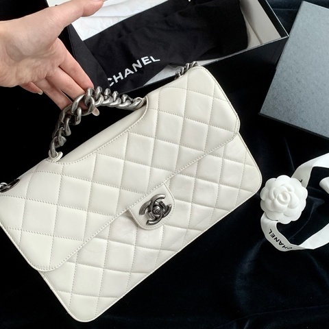 Chanel • 經典白銀油臘牛皮孟買鏈條包 大號