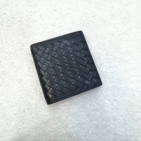 BV黑色小編織羊皮對開短夾