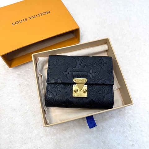 LV黑牛皮壓紋Metis三折SLock短夾M80880
