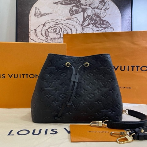 閒置新未使用 路易威登Louis Vuitton 黑色壓花全皮水桶包