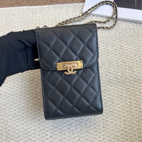 CHANEL黑金荔枝紋牛皮菱格紋 金属Logo手機包