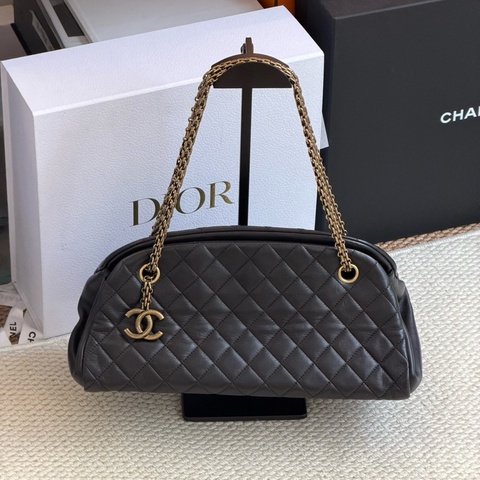 Chanel香奈兒 保齡球手提單肩鏈條包 黑金 菱格羊皮 雙C大Logo吊墜 尺寸約32*16*15