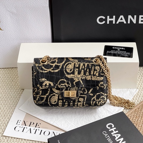 Chanel香奈兒 2.55埃及限定系列 限量款鰐魚壓紋牛皮塗鴉 鏈條包