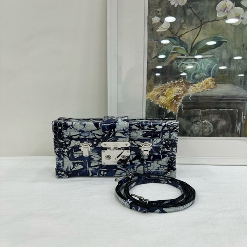 LV petite malle 鰐魚皮硬箱子 彩繪藍色 閒置未使用品 撒哈拉 喜馬拉雅鰐魚皮硬盒子 尺寸：20x12cm  公價24w