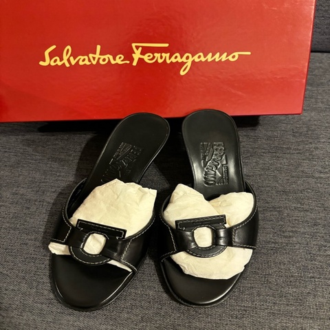 Ferragamo低跟鞋 全新