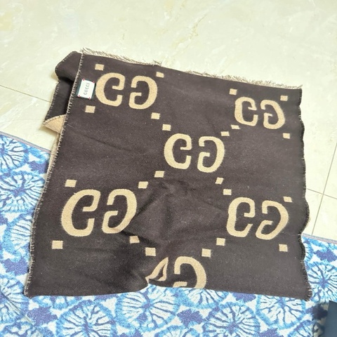 Gucci雙面圍巾