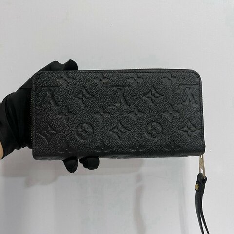 LV 黑色牛皮壓紋長夾 晶片款