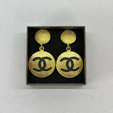 CHANEL Vintage雙C金圓牌夾式耳環