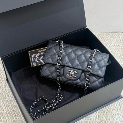 Chanel 珠光黑銀荔枝皮cf大mini鏈條包 荔枝牛皮 已停產 尺寸:約20*13 附件:塵袋/盒子。