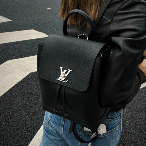 【潮酷有型✨容量很大✨】LV Lockme 雙肩包黑銀 實用通勤雙肩包 背包