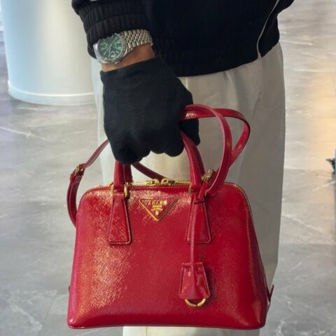 PRADA 防刮三角鐵牌貝殼兩用包 紅色