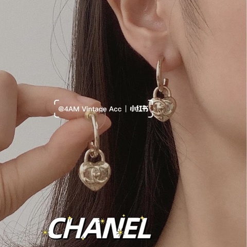 CHANEL 書包釦精緻光澤 愛心墜飾🧡耳環