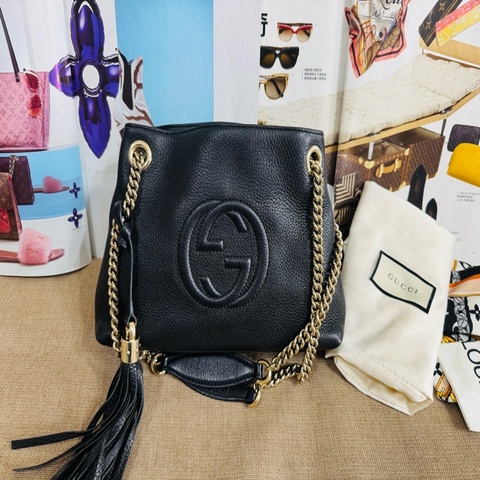 售 二手 真品GUCCI Soho 小款黑色 浮雕Logo 荔枝牛皮 流蘇 肩背 斜背包