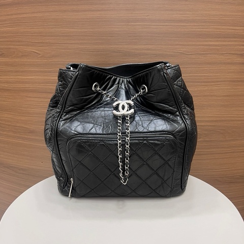 香奈兒 Chanel油蠟皮嬉皮水桶包單肩包 黑銀
