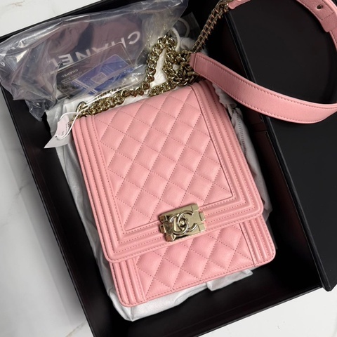 Chanel 香奈兒粉色金扣竪版leboy  牛皮 成色99新 部分五金膜在 27開