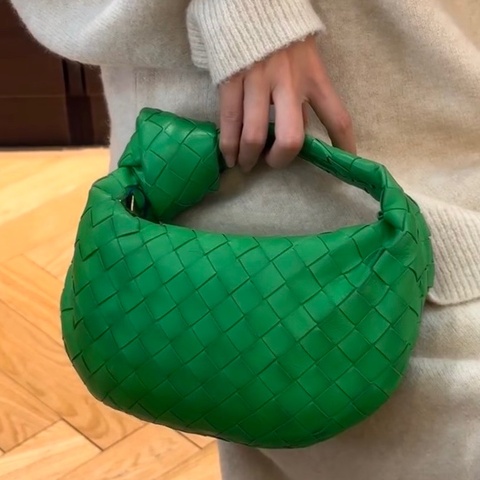 BV葆蝶家鸚鵡綠Mini Jodie 顏色絕美 尺寸23*28
