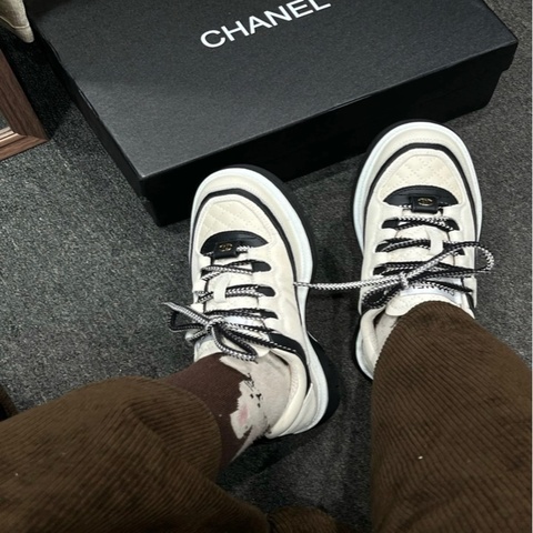 CHANEL 經典菱格紋休閒鞋