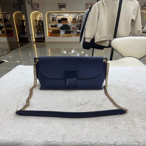 Loewe/羅意威Avenue深海藍壓紋牛皮單肩斜挎包小號