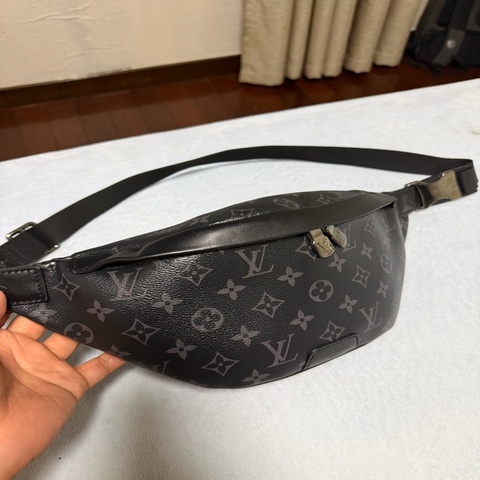 Lv新款黑花腰包（M46035 ) 芯片款