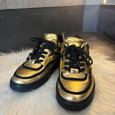 CHANEL 全皮金色休閒鞋37.5號