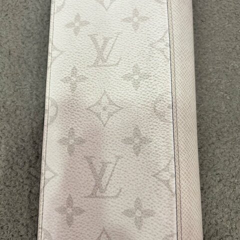 Louis Vuitton 長款銀包 白色 皮革 銀扣