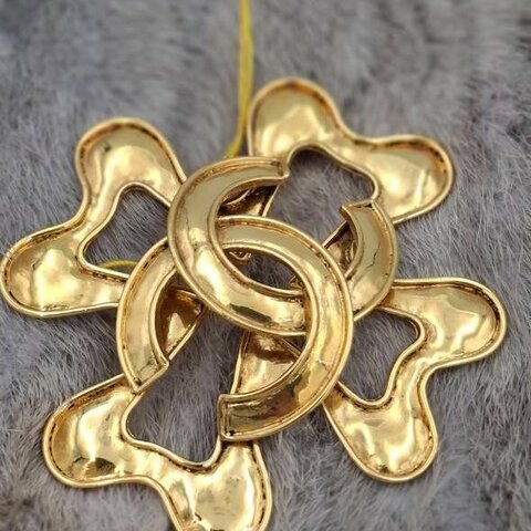 【Chanel】Vintage Chanel 幸運草雙 C 大胸針✨ 復古鍍金波浪鏤空花瓣別針/Coco Mark【絕版珍稀重工款/含刻印】