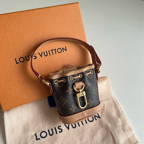 Louis Vuitton經典 Micro Noé 皮革迷你水桶包吊飾