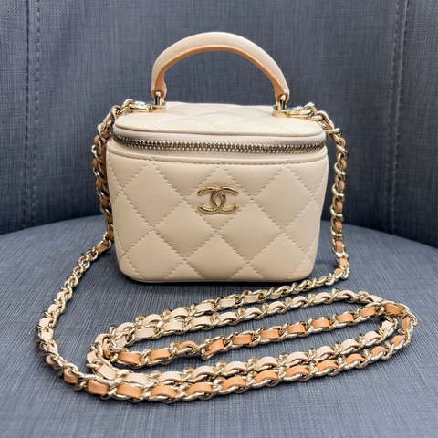 Chanel mini 淺米色手提斜背化妝包 晶片款