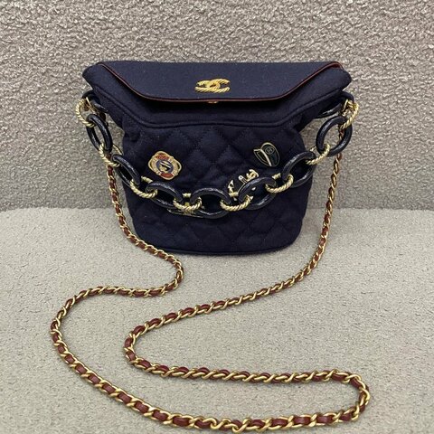 Chanel 徽章漢堡限量 水桶包 藍軍藍 帆布 金扣