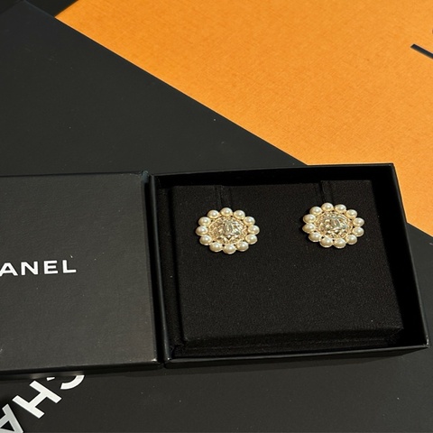 Chanel香奈兒 花朵珍珠耳環耳釘。