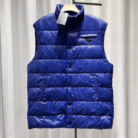 Prada 普拉達 羽絨服 無袖 M碼 可隱藏式帽子 琺瑯金屬三角標