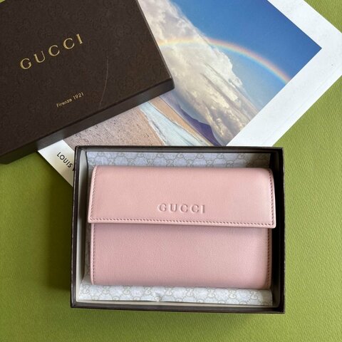 ::GUCCI:: 浮雕字母LOGO 粉色翻蓋三折長夾 中夾