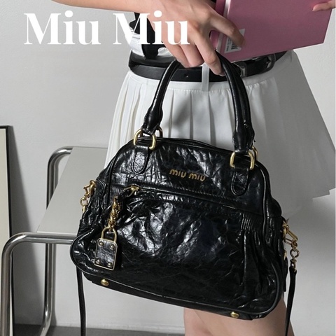 【可甜也可酷🆒容量感動✨】Miu Miu油蠟皮鎖頭元寶包