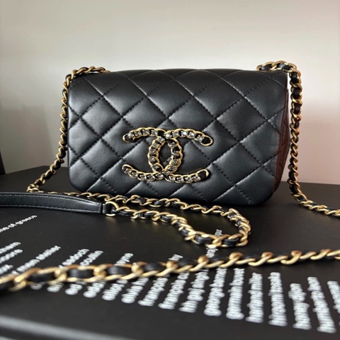 【超大logo✨可愛小包🥰】Chanel香奈兒 21A 黑色菱格紋雙C水鑽logo方胖子斜挎包