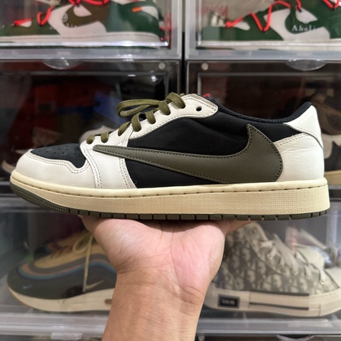 Travis Scott 橄欖綠倒鉤 US9.5 27.5