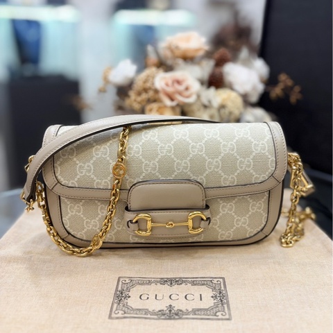 Gucci Horsebit 1955 馬銜扣肩背包 燕麥色