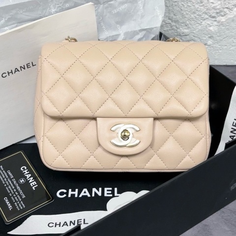 幾乎全新 Chanel香奈兒 米色奶茶色方胖子31開