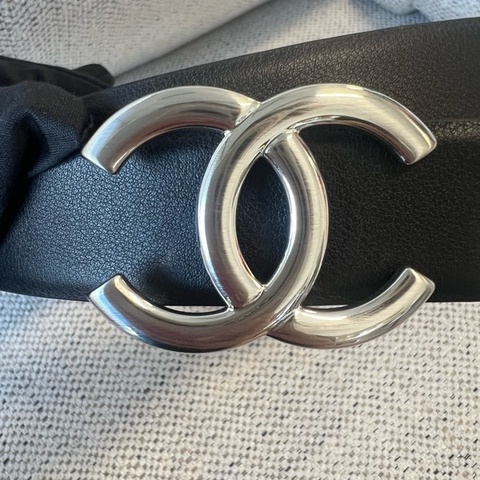 微瑕疵，香奈儿Chanel经典款银色大logo双面腰带皮带
